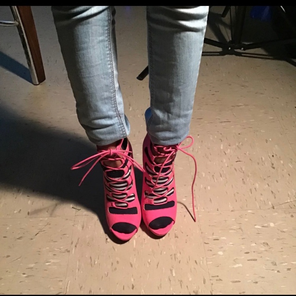 Shoes - Picture 2 of 7